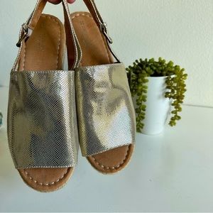 Naturalizer N5 Comfort espadrille sandal metallic gold upper, peep toe size 10